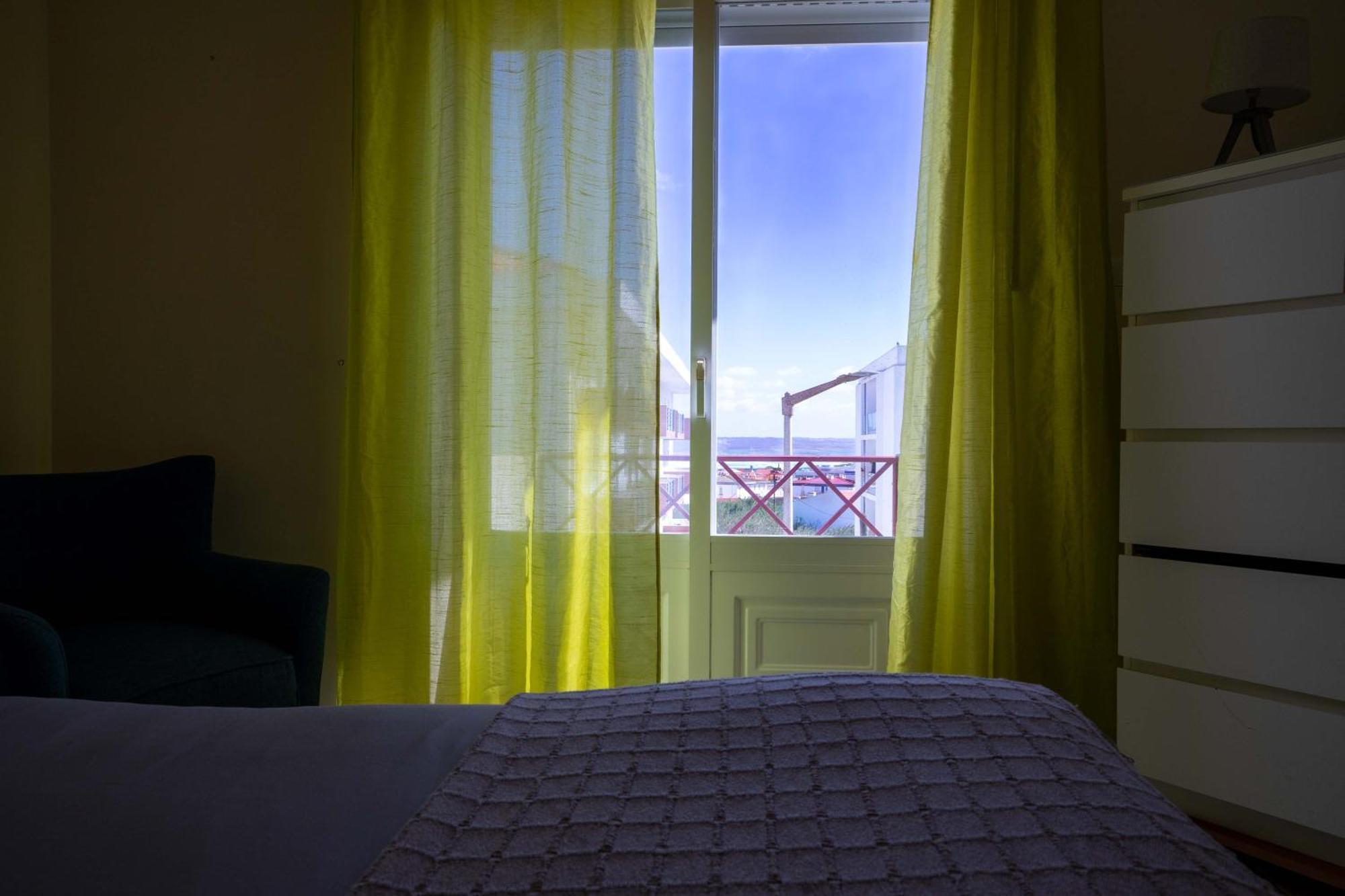 Peniche Sun & Surf Apartment Bagian luar foto